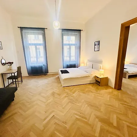Retro Style In Centrum Andel Apartment