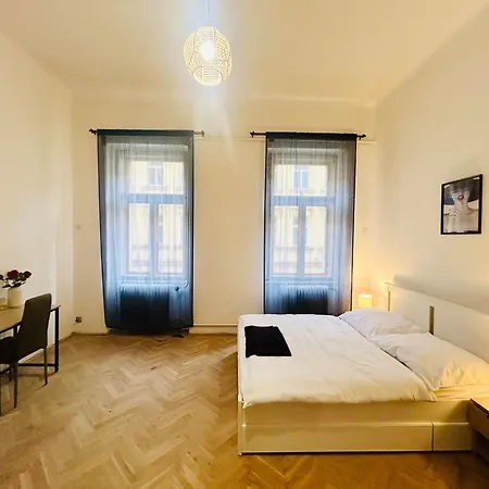 Retro Style In Centrum Andel Apartment *